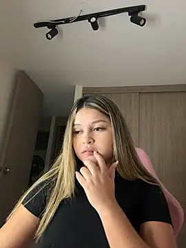 lunablossom  online show from 02/27/26, 01:17