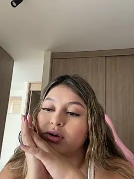 lunablossom  online show from 02/08/26, 05:21