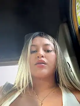 lunablossom  online show from 09/28/25, 10:06