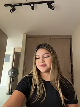 lunablossom  online show from 03/13/26, 10:37