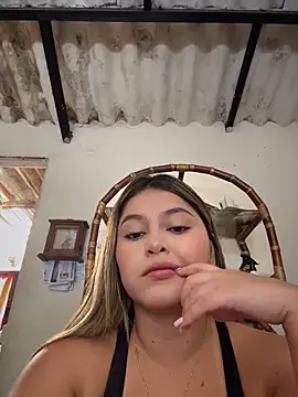 lunablossom  online show from 03/31/26, 09:17