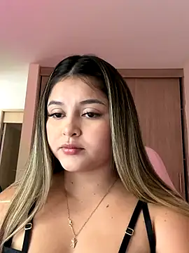 lunablossom  online show from 11/01/25, 06:24