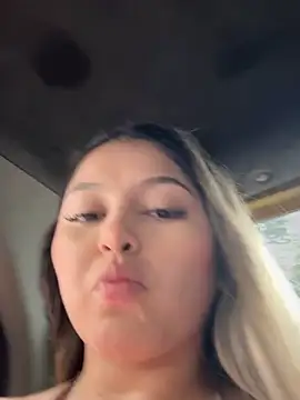 lunablossom  online show from 12/05/25, 08:39