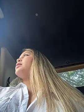 lunablossom  online show from 02/21/26, 10:23