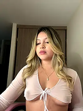 lunablossom  online show from 09/24/25, 11:54