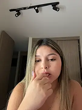 lunablossom  online show from 03/11/26, 11:32