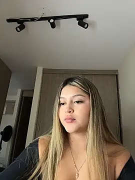 lunablossom  online show from 02/22/26, 10:55