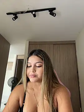 lunablossom  online show from 04/08/26, 08:32