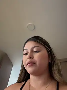 lunablossom  online show from 11/26/25, 08:09