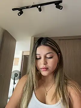 lunablossom  online show from 02/28/26, 06:18