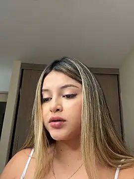 lunablossom  online show from 09/17/25, 08:11