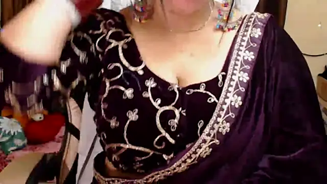 Snapshot of Naughty_Kashish chatting on 10/27/25, 05:52 Naughty Kashish online show from 10/27/25, 05:52