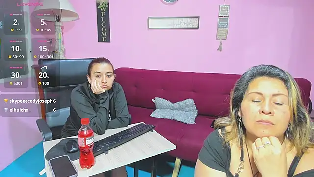 Snapshot of lesbiancuple chatting on 10/10/25, 12:44 lesbiancuple online show from 10/10/25, 12:44