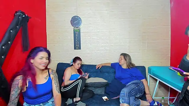 Snapshot of lesbiancuple chatting on 10/03/25, 01:09 lesbiancuple online show from 10/03/25, 01:09