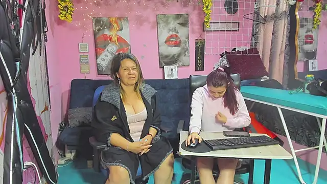 lesbiancuple online show from 05/27/26, 12:12