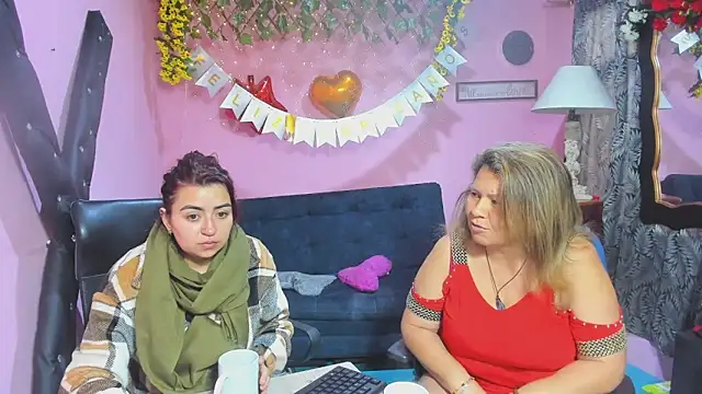 lesbiancuple online show from 03/06/26, 12:00