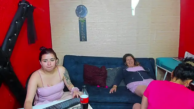 Snapshot of lesbiancuple chatting on 10/02/25, 12:58 lesbiancuple online show from 10/02/25, 12:58