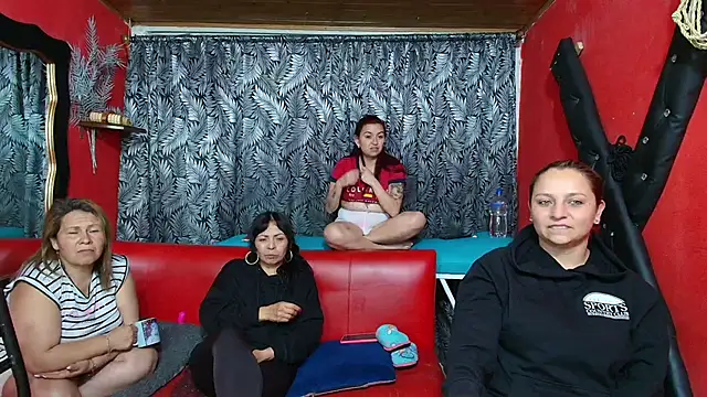 Snapshot of lesbiancuple chatting on 03/21/25, 03:33 lesbiancuple online show from 03/21/25, 03:33