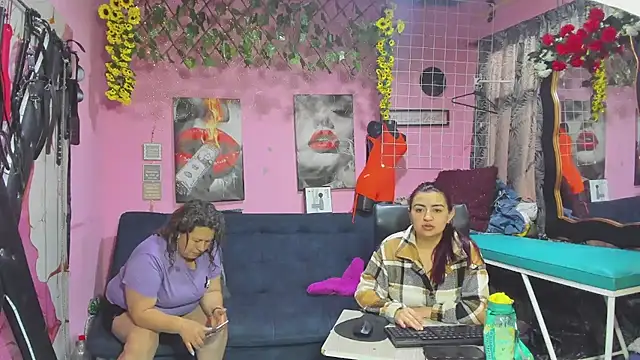 lesbiancuple online show from 05/19/26, 12:23