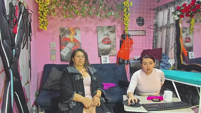 lesbiancuple online show from 05/20/26, 12:24