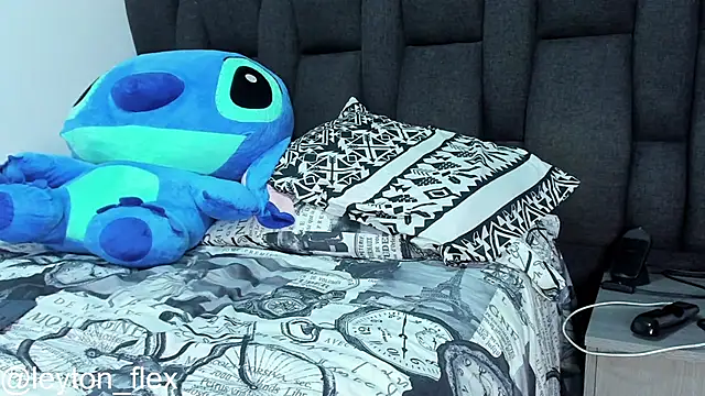 leyton flex online show from 11/06/25, 12:25