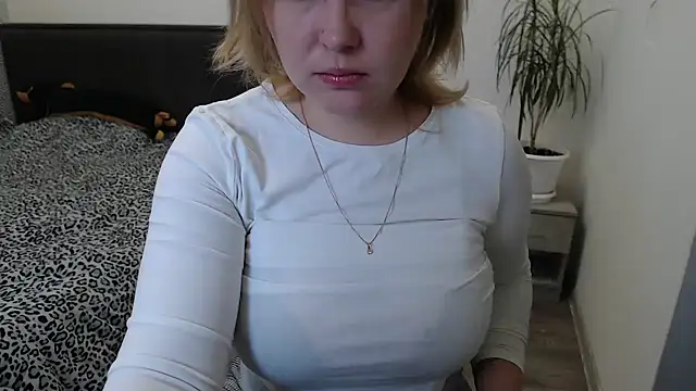 Snapshot of leeilawow chatting on 04/19/26, 05:52 leeilawow online show from 04/19/26, 05:52