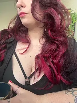 Snapshot of LunaMoongirl chatting on 12/20/24, 10:16 LunaMoongirl online show from 12/20/24, 10:16