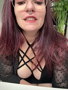 Snapshot of LunaMoongirl chatting on 12/17/24, 12:43 LunaMoongirl online show from 12/17/24, 12:43