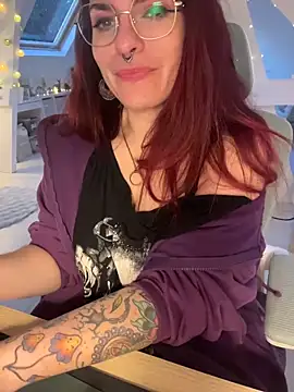 LunaMoongirl online show from 12/19/25, 03:58