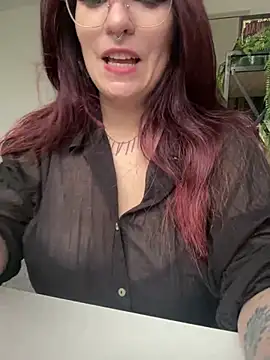 Snapshot of LunaMoongirl chatting on 12/12/24, 10:24 LunaMoongirl online show from 12/12/24, 10:24