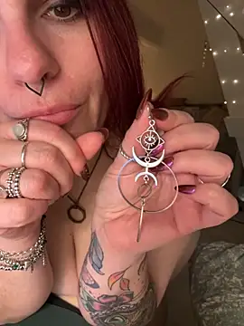 Snapshot of LunaMoongirl chatting on 10/17/25, 09:05 LunaMoongirl online show from 10/17/25, 09:05