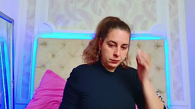 KarinaNoir online show from 04/06/26, 03:57