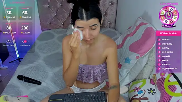 Snapshot of amy_petite chatting on 06/04/26, 04:33 amy petite online show from 06/04/26, 04:33