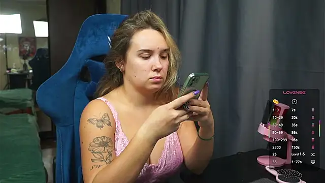 Sandra SW  online show from 11/27/25, 03:56