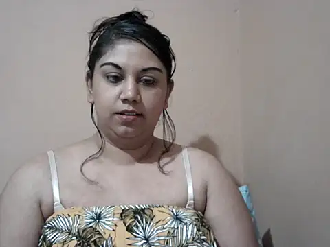 Snapshot of bellachow10 chatting on 07/17/26, 10:23 bellachow10 online show from 07/17/26, 10:23