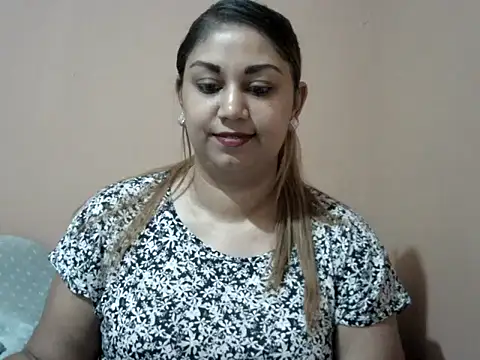 Snapshot of bellachow10 chatting on 12/16/25, 10:19 bellachow10 online show from 12/16/25, 10:19