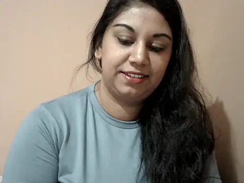 bellachow10 online show from 05/18/26, 07:35