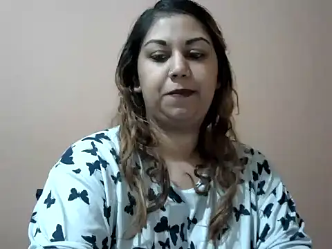 Snapshot of bellachow10 chatting on 10/28/25, 06:34 bellachow10 online show from 10/28/25, 06:34