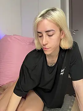 Snapshot of laliwhite chatting on 09/22/25, 11:22 laliwhite online show from 09/22/25, 11:22