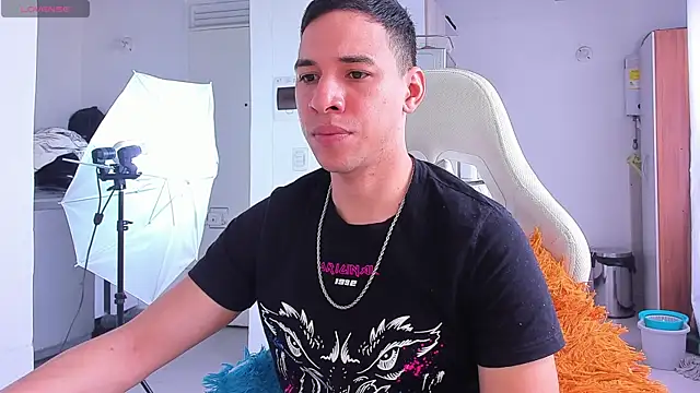 Snapshot of petter_coleman_ chatting on 12/22/25, 07:14 petter coleman online show from 12/22/25, 07:14