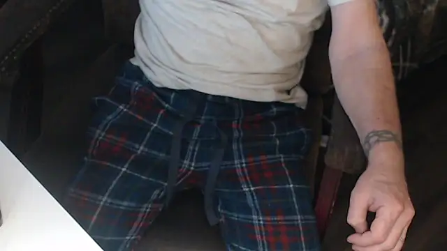 Snapshot of QueenDenizeAndTheCaptain chatting on 11/07/25, 02:32 QueenDenizeAndTheCaptain online show from 11/07/25, 02:32