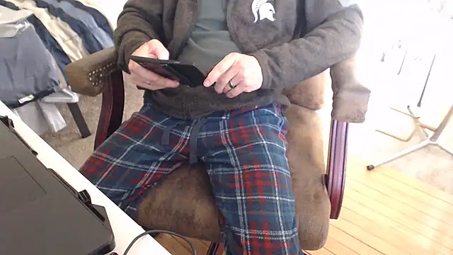 Snapshot of QueenDenizeAndTheCaptain chatting on 12/03/24, 03:17 QueenDenizeAndTheCaptain online show from 12/03/24, 03:17