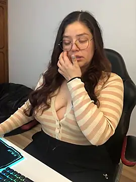 Snapshot of kayortiiz chatting on 04/10/26, 01:01 kayortiiz online show from 04/10/26, 01:01