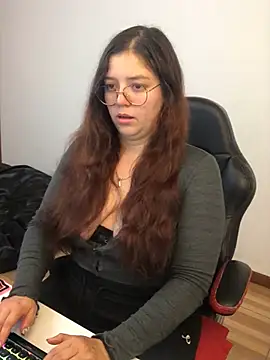 Snapshot of kayortiiz chatting on 04/14/26, 12:26 kayortiiz online show from 04/14/26, 12:26