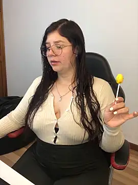 kayortiiz online show from 05/12/26, 11:11