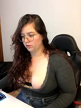 Snapshot of kayortiiz chatting on 12/15/25, 01:00 kayortiiz online show from 12/15/25, 01:00