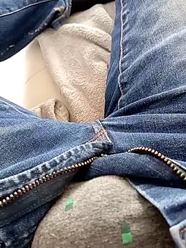 Snapshot of mickzizi chatting on 02/27/25, 01:07 mickzizi online show from 02/27/25, 01:07