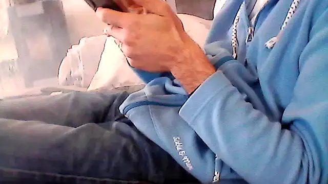 Snapshot of mickzizi chatting on 03/18/25, 08:39 mickzizi online show from 03/18/25, 08:39