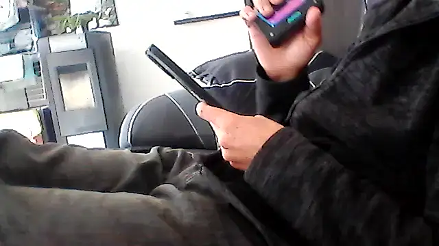 Snapshot of mickzizi chatting on 09/22/25, 11:27 mickzizi online show from 09/22/25, 11:27