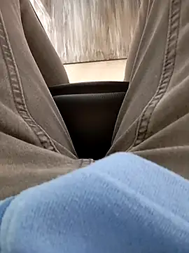 Snapshot of mickzizi chatting on 03/10/25, 08:17 mickzizi online show from 03/10/25, 08:17